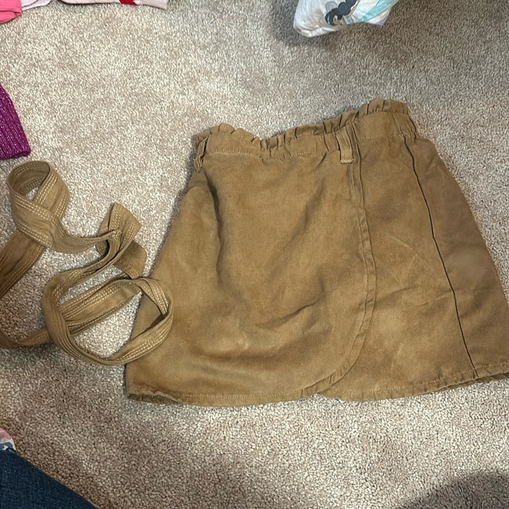 Girls Abercrombie faux suede skort